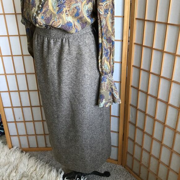 CLOSET CLEAR OUT!  Vintage Wool Skirt - Picture 1 of 2